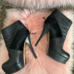 Fendi 🇮🇹 🌹Leather Black Pony Hair  Heeled Boots